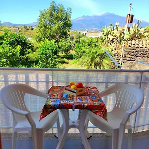  Hébergement de vacances Casa Del Sole Con Vista Sull'etna A 200 Mt Dal Mare Italie